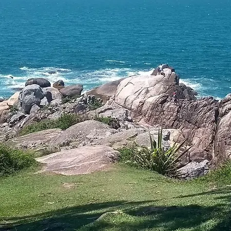Praia de Bombinhas Res Solar das Bromélias-3